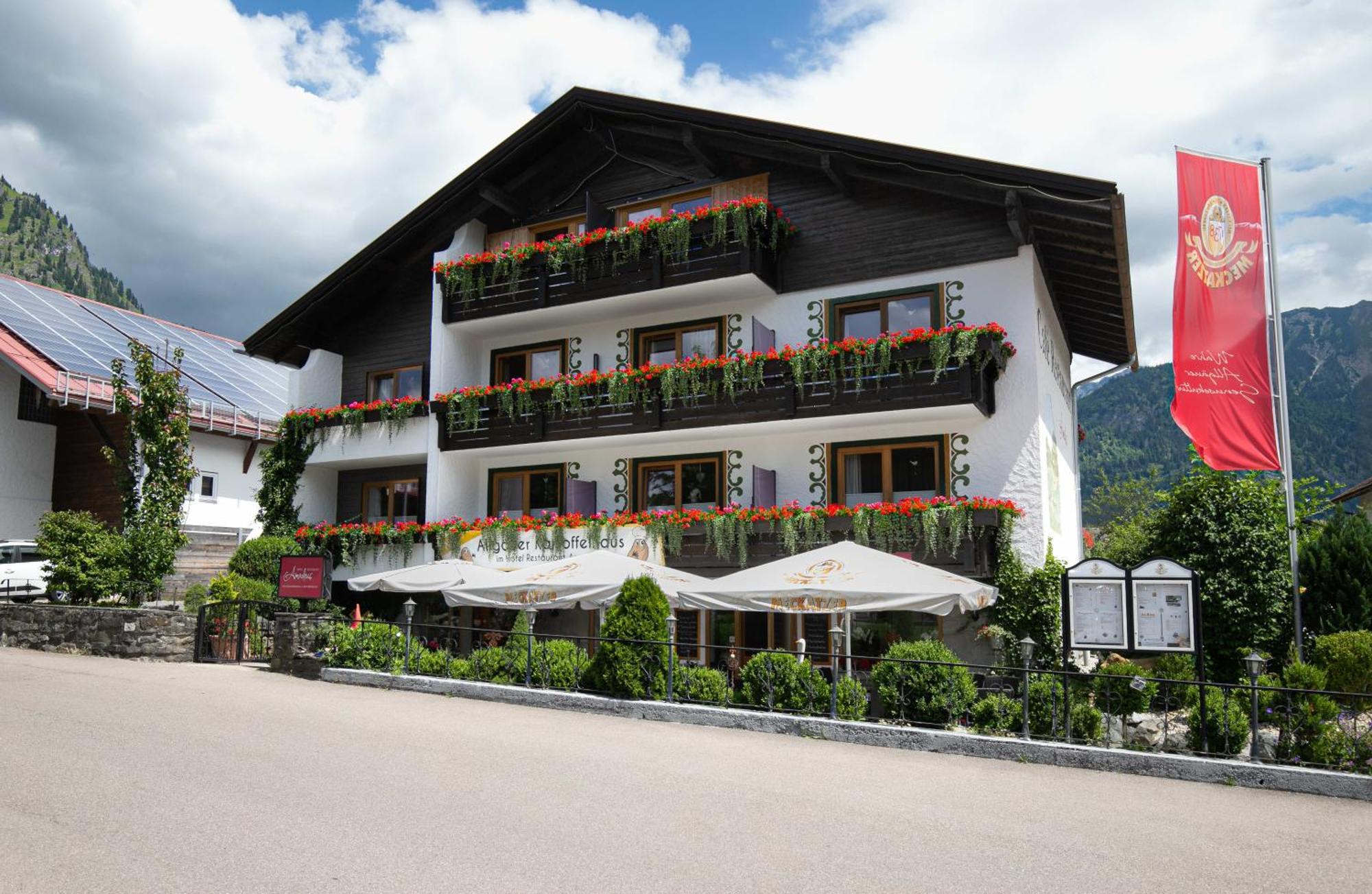 Hotel Restaurant Amadeus - Inclusive Skipass Und Vieles Mehr Bad Hindelang Esterno foto