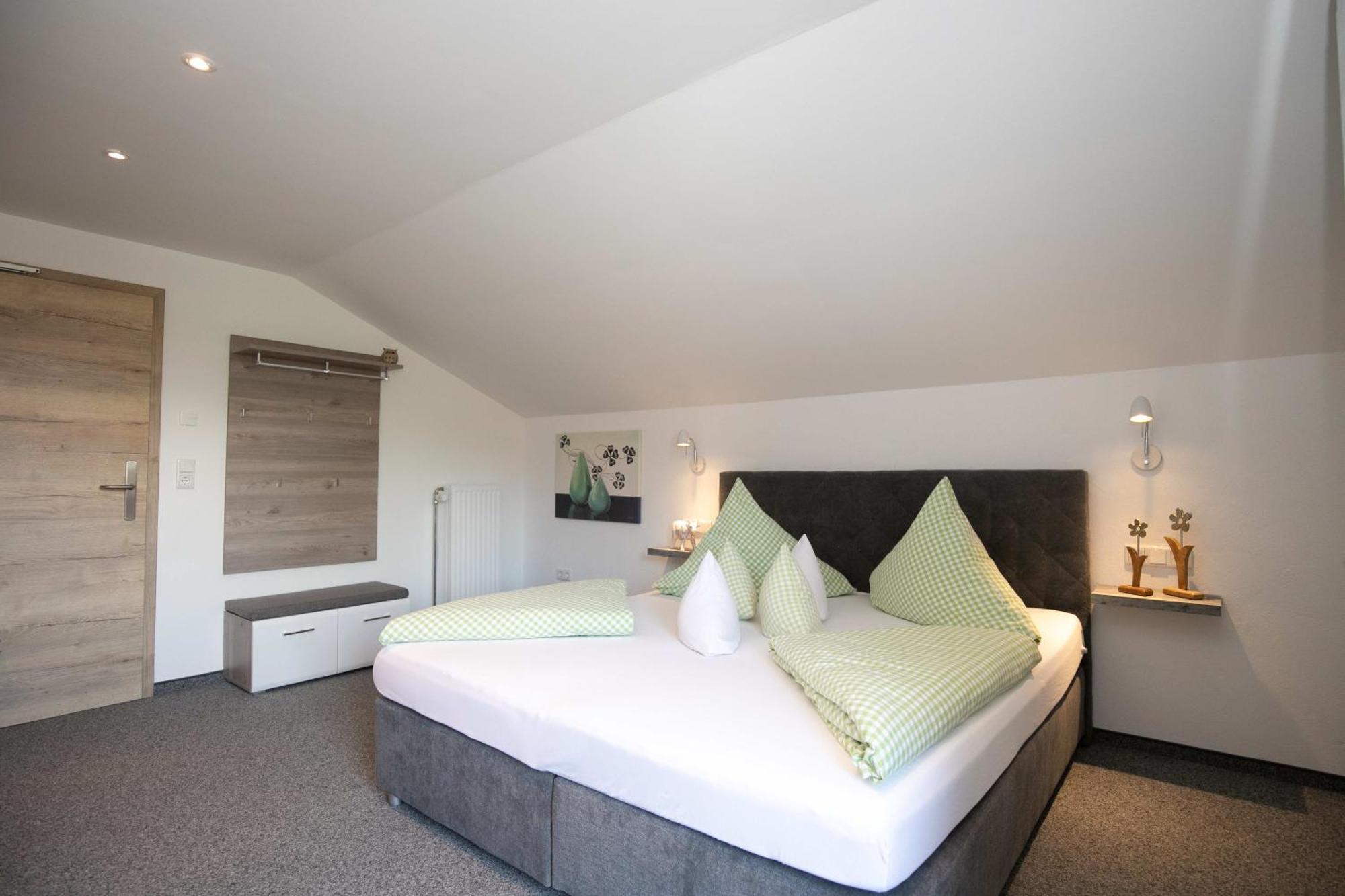 Hotel Restaurant Amadeus - Inclusive Skipass Und Vieles Mehr Bad Hindelang Esterno foto