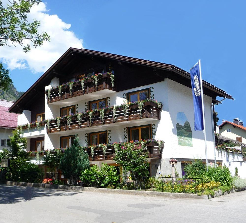 Hotel Restaurant Amadeus - Inclusive Skipass Und Vieles Mehr Bad Hindelang Esterno foto